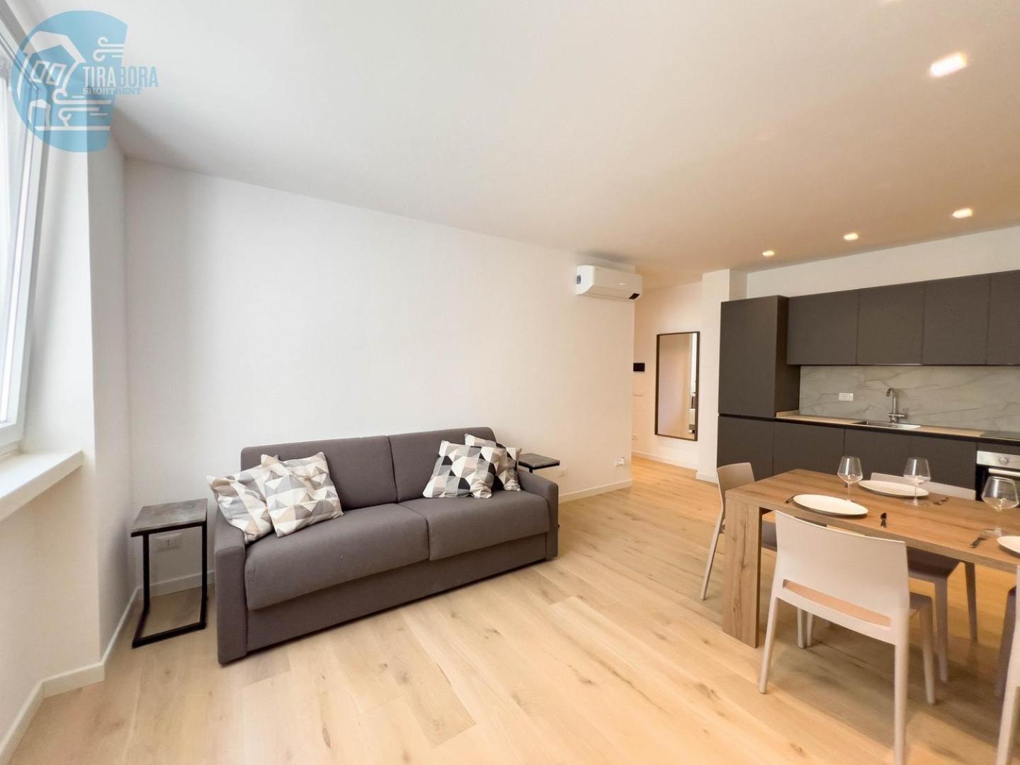 Blue Life Tirabora Short Rent Trieste